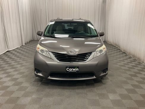 Used 2013 Toyota Sienna LE image 7