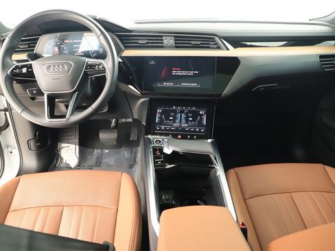 Used 2024 Audi Q8 e-tron Premium Plus w/ Premium Plus Package image 18