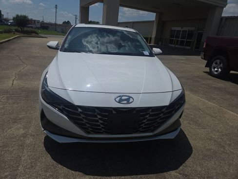 Used 2023 Hyundai Elantra Limited FWD image 2