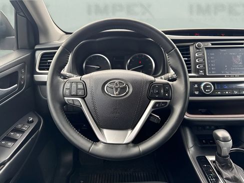 Used 2018 Toyota Highlander Limited AWD/4WD image 11