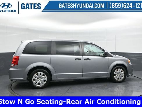 Used 2019 Dodge Grand Caravan SE w/ UConnect Hands-Free Group image 3