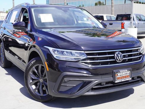 Used 2022 Volkswagen Tiguan SE FWD image 2