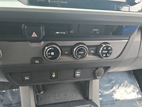 Used 2017 Toyota Tacoma TRD Off-Road w/ Tow Package image 24