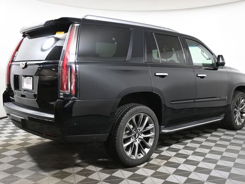 Used 2020 Cadillac Escalade Premium Luxury w/ Escalade Sport Edition image 10