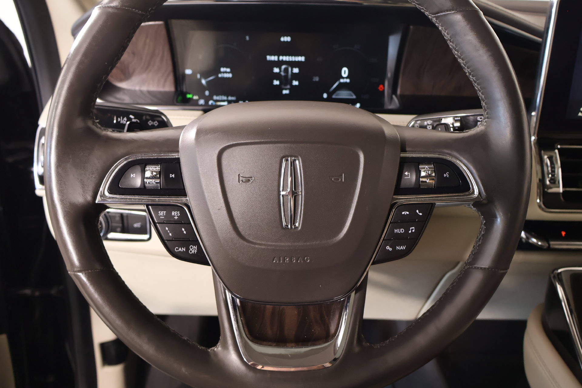 Used 2019 Lincoln Navigator Reserve w/ Cargo Package AWD/4WD image 3
