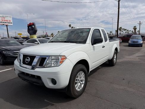 Used 2018 Nissan Frontier SV image 3