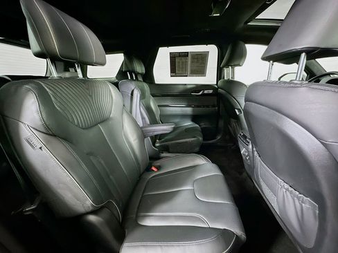 Used 2024 Hyundai Palisade Calligraphy image 11