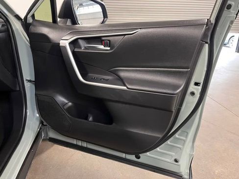 Used 2021 Toyota RAV4 XLE w/ Convenience Package FWD image 12