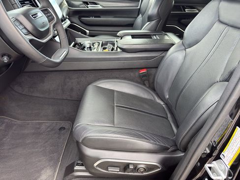 Used 2024 Jeep Wagoneer Series III image 12