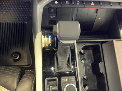 Used 2023 Toyota Tundra Capstone AWD/4WD image 11