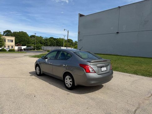 Used 2014 Nissan Versa SV FWD image 5