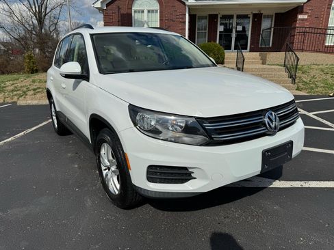 Used 2017 Volkswagen Tiguan S image 14