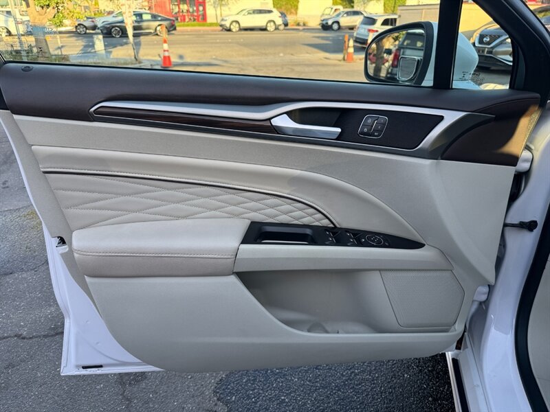 Used 2018 Ford Fusion Platinum FWD image 18
