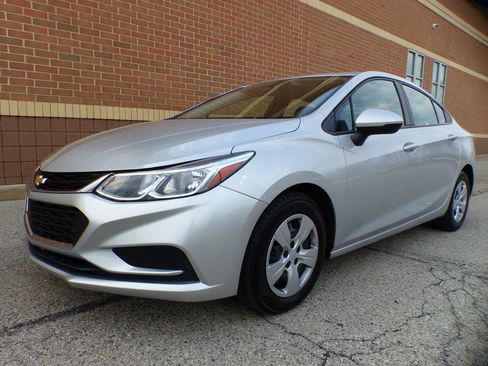 Used 2016 Chevrolet Cruze LS image 5