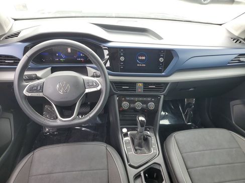Certified 2024 Volkswagen Taos SE w/ Panoramic Sunroof Package FWD image 19