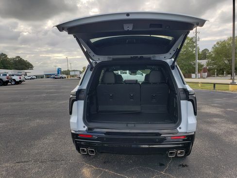 New 2026 Chevrolet Traverse High Country w/ LPO, Floor Liner Package image 9