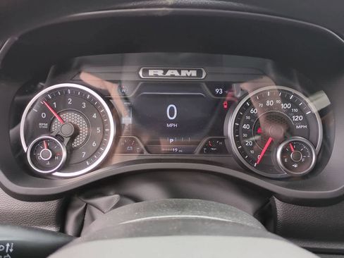 New 2026 RAM 1500 Express AWD/4WD image 32
