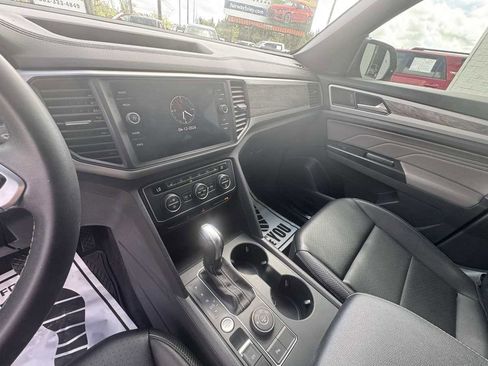 Used 2021 Volkswagen Atlas Cross Sport SE image 19