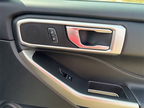 Used 2023 Ford Explorer XLT image 32