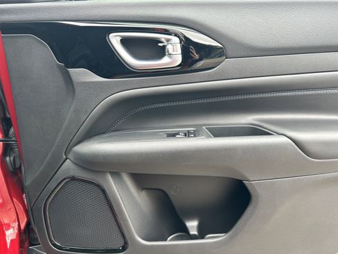 New 2025 Jeep Compass Latitude w/ Altitude Special Edition image 14