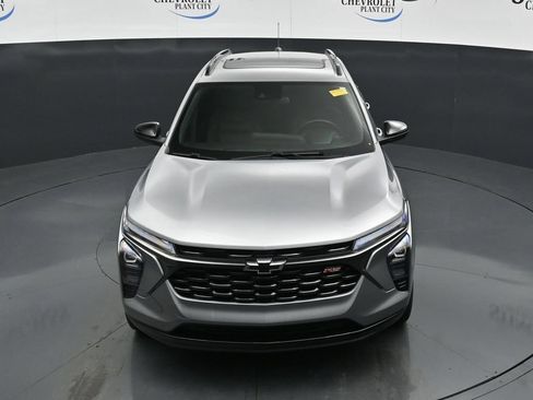 Used 2024 Chevrolet Trax RS w/ Sunroof Package FWD image 19