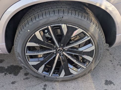 New 2026 Volvo XC90 B5 Plus w/ Protection Package image 18
