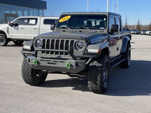 Used 2021 Jeep Gladiator Sport image 3