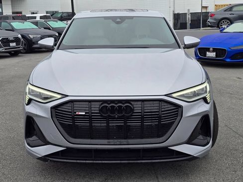 Used 2023 Audi e-tron Premium Plus w/ Premium Plus Package AWD/4WD image 2