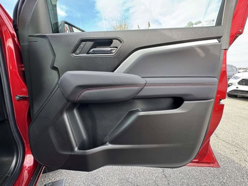 Used 2025 Chevrolet Colorado Z71 image 8