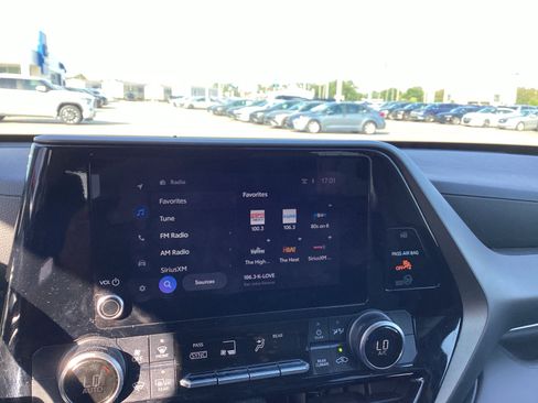 Used 2023 Toyota Highlander L FWD image 19