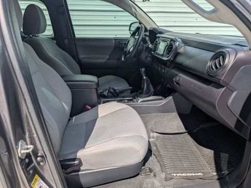 Used 2017 Toyota Tacoma SR AWD/4WD image 18