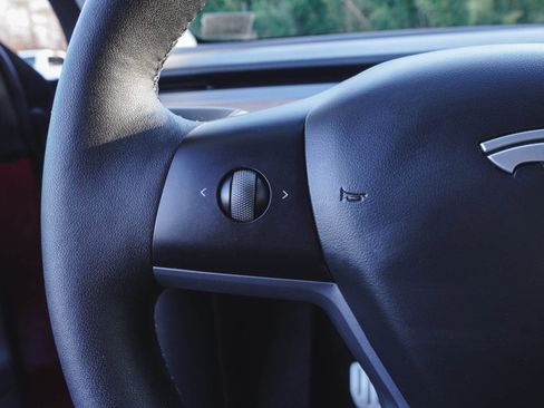 Used 2024 Tesla Model Y Performance image 20