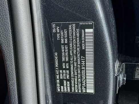 Used 2025 Porsche Macan image 36