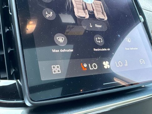 Certified 2025 Volvo XC90 B5 Core w/ Climate Package image 18