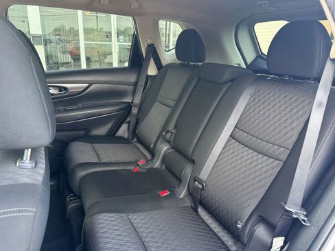 Used 2019 Nissan Rogue SV image 34