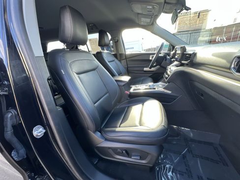 Used 2022 Ford Explorer XLT w/ Equipment Group 202A image 27