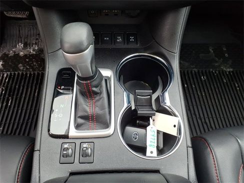 Used 2019 Toyota Highlander SE image 14