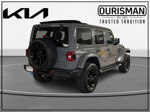 Used 2023 Jeep Wrangler Unlimited Sahara w/ Cold Weather Group AWD/4WD image 4