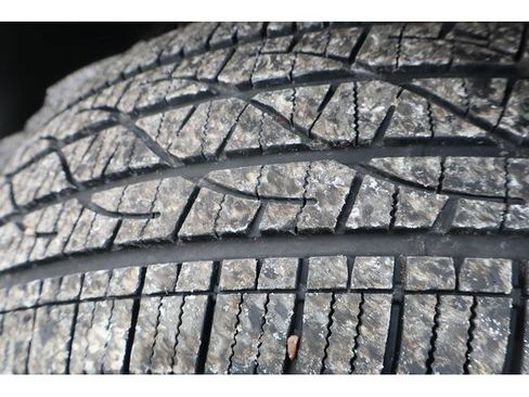 Used 2011 GMC Acadia SLE image 16