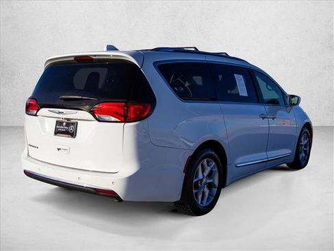 Used 2019 Chrysler Pacifica Touring-L w/ Tire & Wheel Group image 5