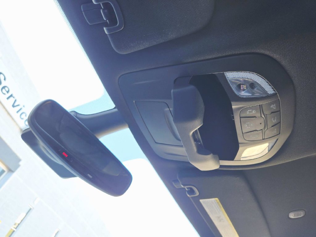 Certified 2025 Chrysler Pacifica Select FWD image 31
