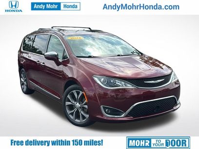 Used 2018 Chrysler Pacifica Limited w/ Tire & Wheel Group