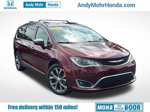 Used 2018 Chrysler Pacifica Limited w/ Tire & Wheel Group FWD image 1