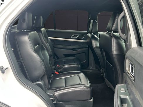 Used 2019 Ford Explorer XLT w/ Equipment Group 202A image 12