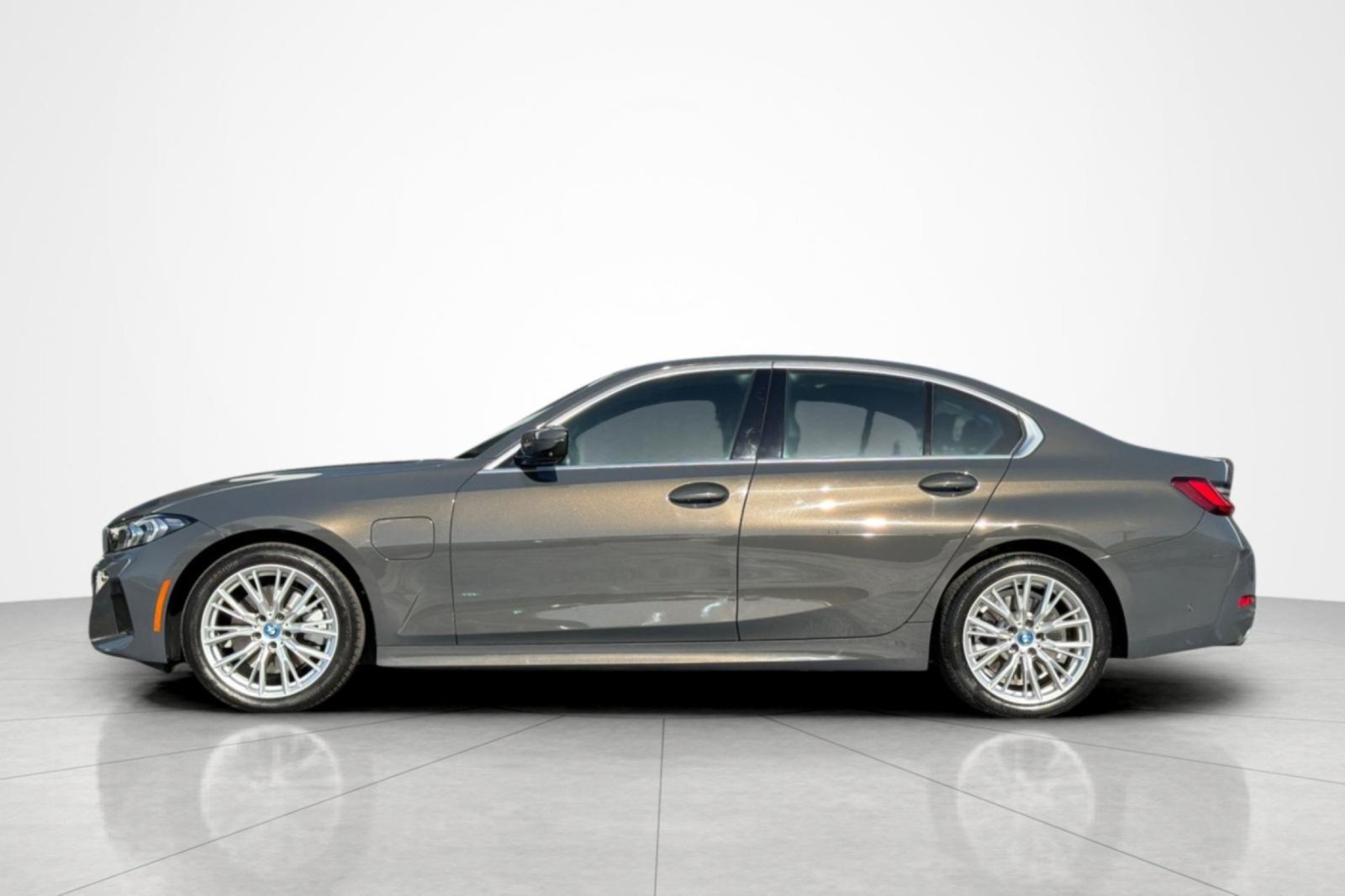 Used 2024 BMW 330e w/ Premium Package RWD image 2