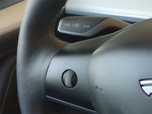 Used 2025 Tesla Model Y Performance image 26