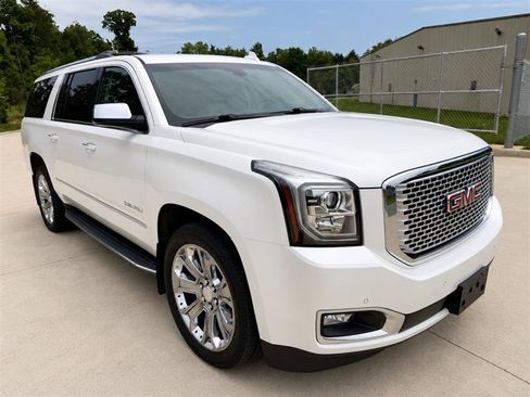 Used 2016 GMC Yukon XL Denali w/ Open Road Package AWD/4WD image 9
