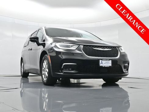 Used 2024 Chrysler Pacifica Touring-L image 46