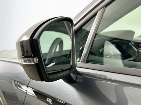 Used 2023 Volkswagen Tiguan SE R-Line FWD image 38