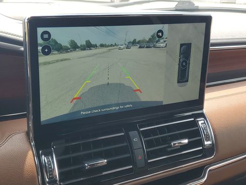 Used 2023 Lincoln Navigator Reserve AWD/4WD image 17